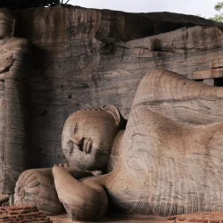 gal viharaya Pollonnaruwa2